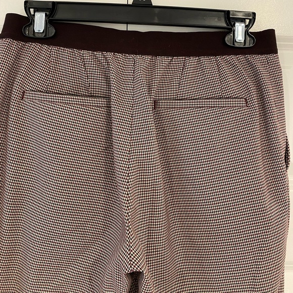 Uniqlo cropped maroon pants with micro houndstooth pattern size s (Waist 26-27) - Picture 8 of 13